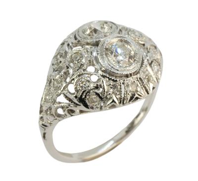 Zlatý art-deco prsten s diamanty