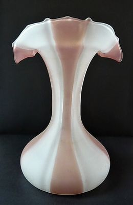 Váza z matového skla