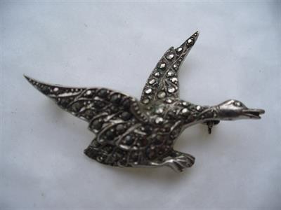 STŘÍBRNÁ  BROŽ  S  MARKAZITY