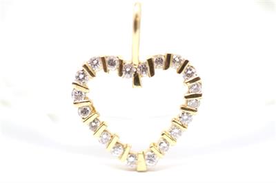 Zlatý přívěsek s diamanty