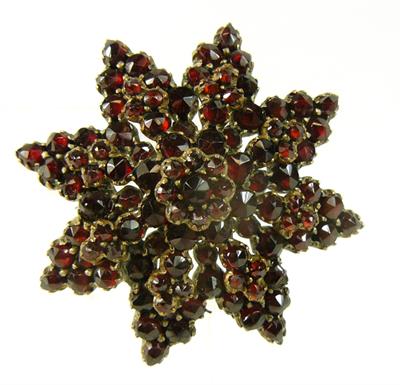 Brož s granáty hvězda