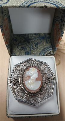 Secesní brož stříbro filigrán kamej