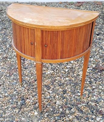 Stolek - roletové dvířka