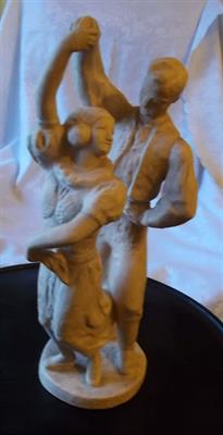 Sousoší Tanec,moravský kroj, Bohumil Zvěřina, *1899 +1975