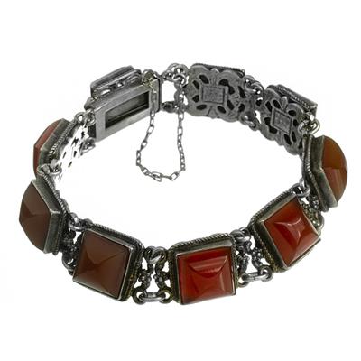 Stříbrný náramek s karneolem