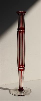 Váza na jeden květen