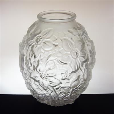 ART - DECO váza matované čiré sklo s květinovým dekorem