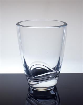 Váza z čirého skla s broušeným dekorem Ludvika SMRČKOVÁ