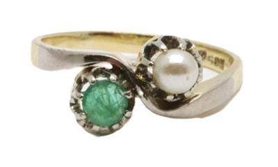 Zlatý prsten s perličkami a rubíny