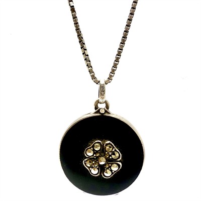 Stříbrný náhrdelník - medailon markazitový čtyřlístek