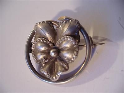 STŘÍBRNÁ  BROŽ  -  MACEŠKA