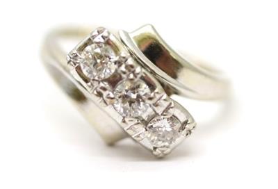 Zlatý prsten s diamanty