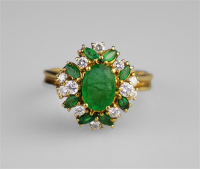 Zlatý prsten se smaragdy a diamanty