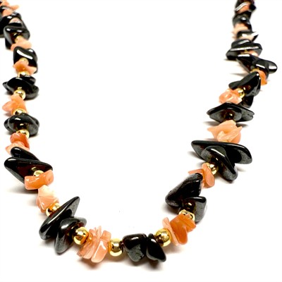 Náhrdelník z korálů a hematitů