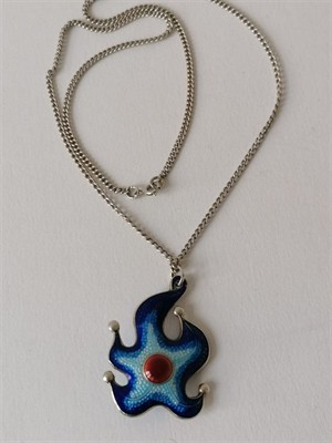 Stříbrný náhrdelník se smaltovaným přívěskem