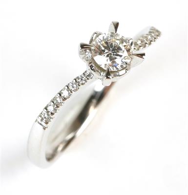 Zlatý prsten s brilianty