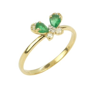 Zlatý prsten se smaragdy a diamanty
