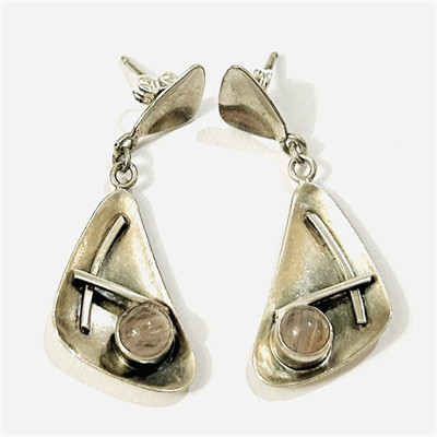 Stříbrné náušnice v bruselském stylu s růženíny