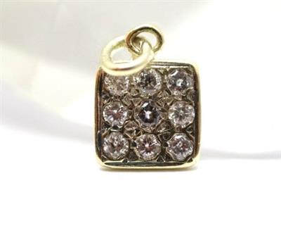 Zlatý přívěsek s diamanty