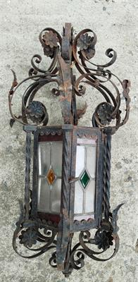 Kovaná lucerna s vytráží