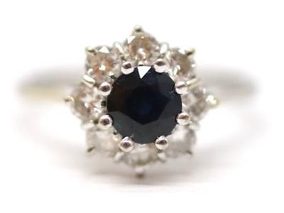 Zlatý prsten s diamanty a safírem