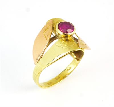 Zlatý prsten s rubínem