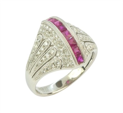 Zlatý prsten s rubíny a diamanty