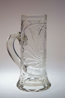 Celobroušený půllitr, sklo z období Biedermeieru