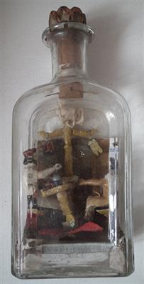 Lahev se ševcovskou dílnou.