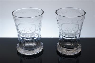 Pár bohatě dekorovaných sklenic s monogramem, Biedermeier