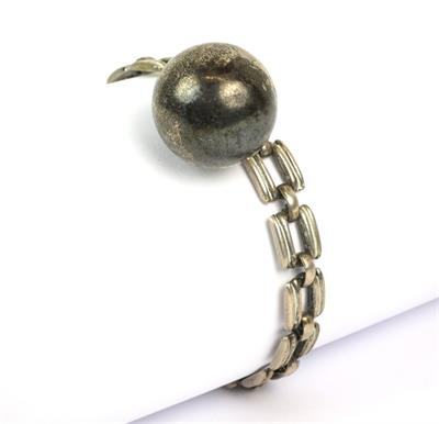 Stříbrný náramek s kuličkou