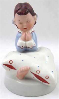 Holčička v noční košilce s polštářem - Royal Dux