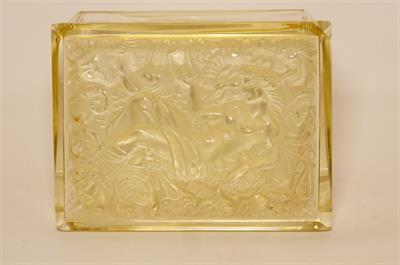 Dóza s dívkou jako alegorií plynoucího času H. HOFFMANN