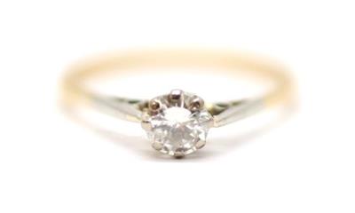 Zlatý prsten s diamantem