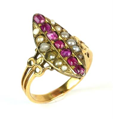 Zlatý prsten s rubíny a perličkami