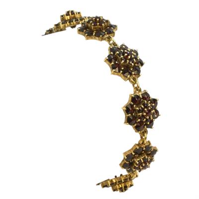 Zlatý náramek s granáty