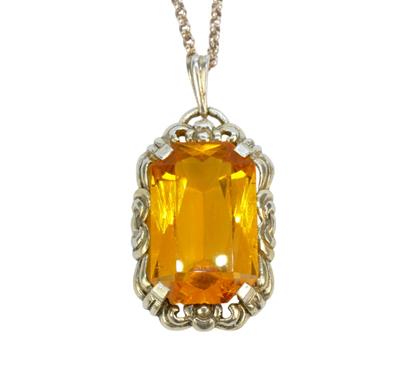 Stříbrný náhrdelník s medovým kamenem