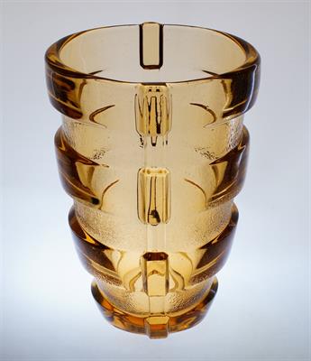 Váza ART - DECO rosalínové sklo, R. SCHRÖTER sklárna Inwald