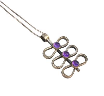 Stříbrný náhrdelník s ametysty