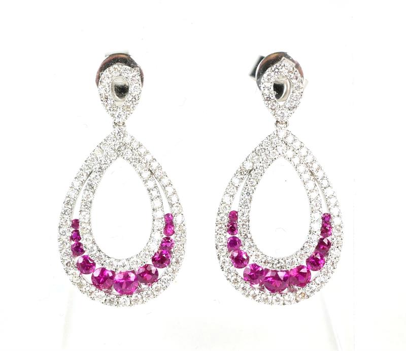 Zlaté náušnice s brilianty a rubíny