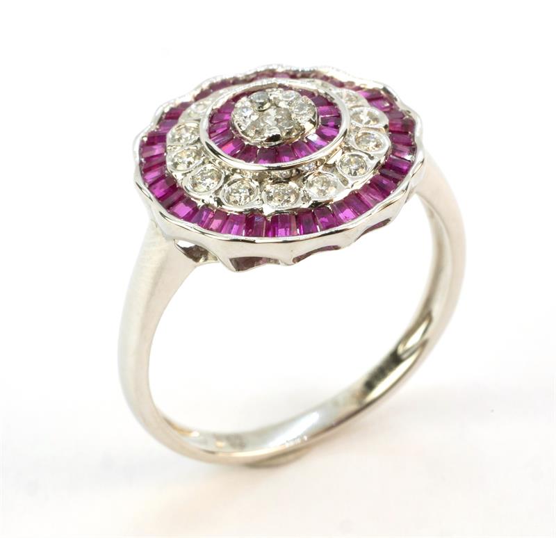 Zlatý prsten s rubíny a brilianty