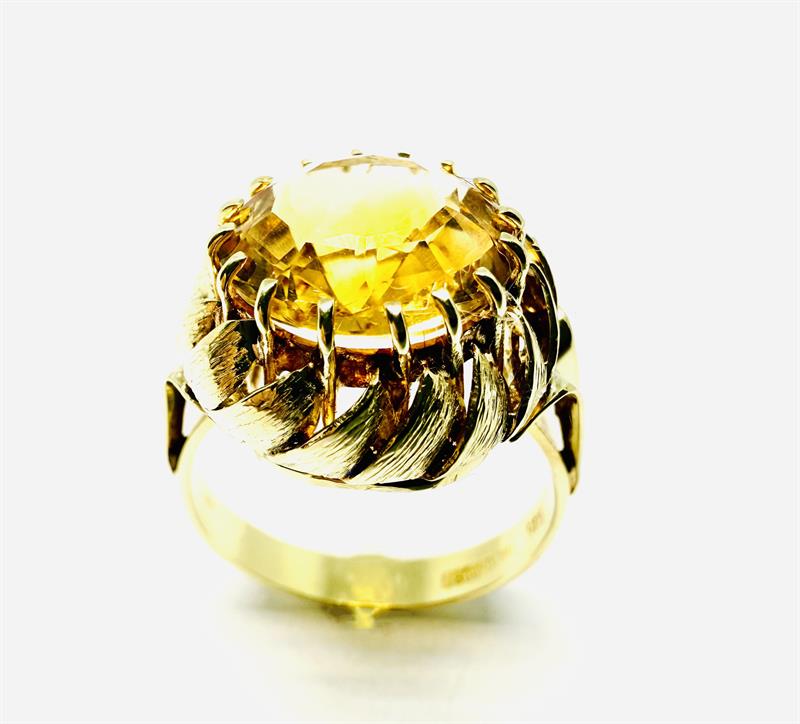 Zlatý prsten s citrínem