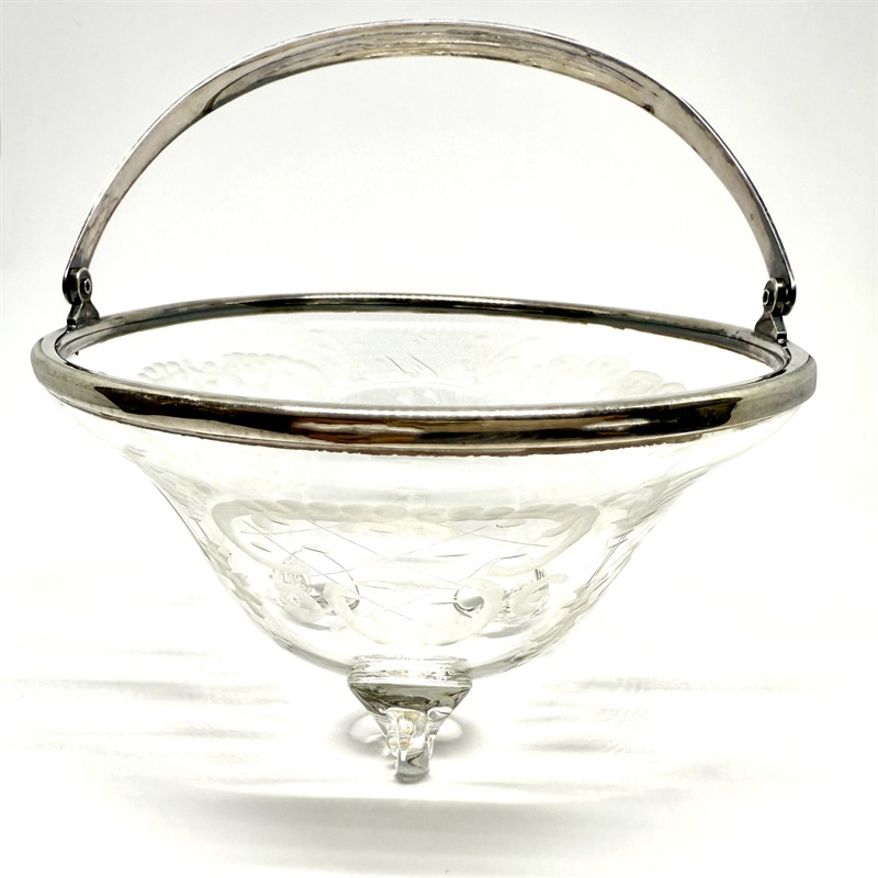 Miska s ručním výbrusem a stříbrnou rukojetí