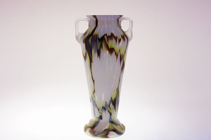 Secesní váza s oušky, šumavské sklárny Loetz