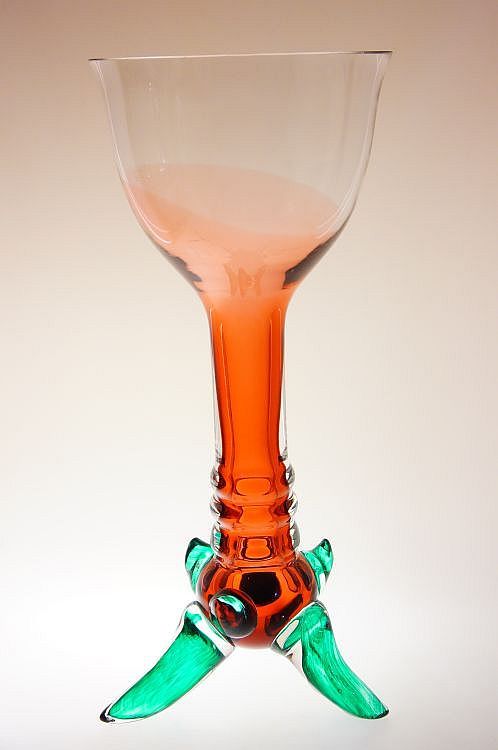 Rubínová váza s barevnými nálepy - BOŘEK ŠÍPEK