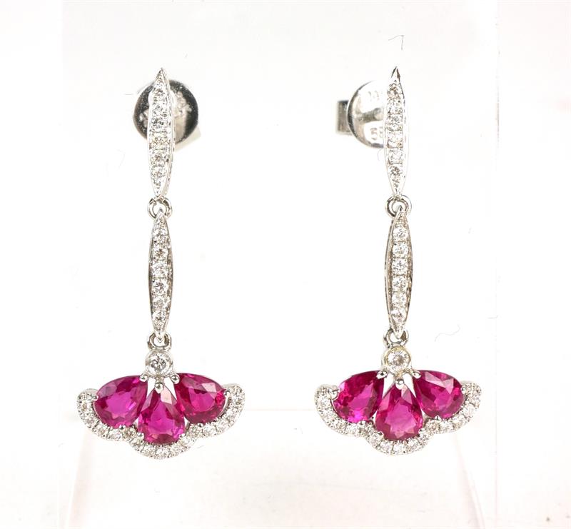 Zlaté náušnice s brilianty a rubíny