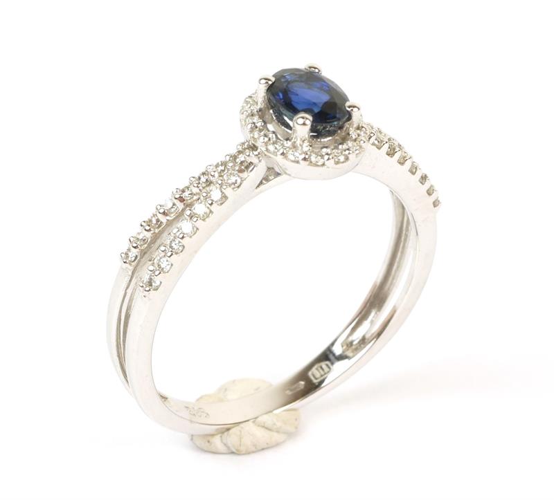 Zlatý prsten se safírem a brilianty