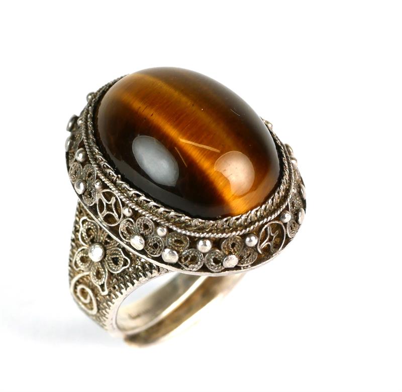 Stříbrný prsten s tygřím okem