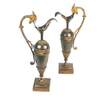 Párové bronzové vázy s motivem kohoutů