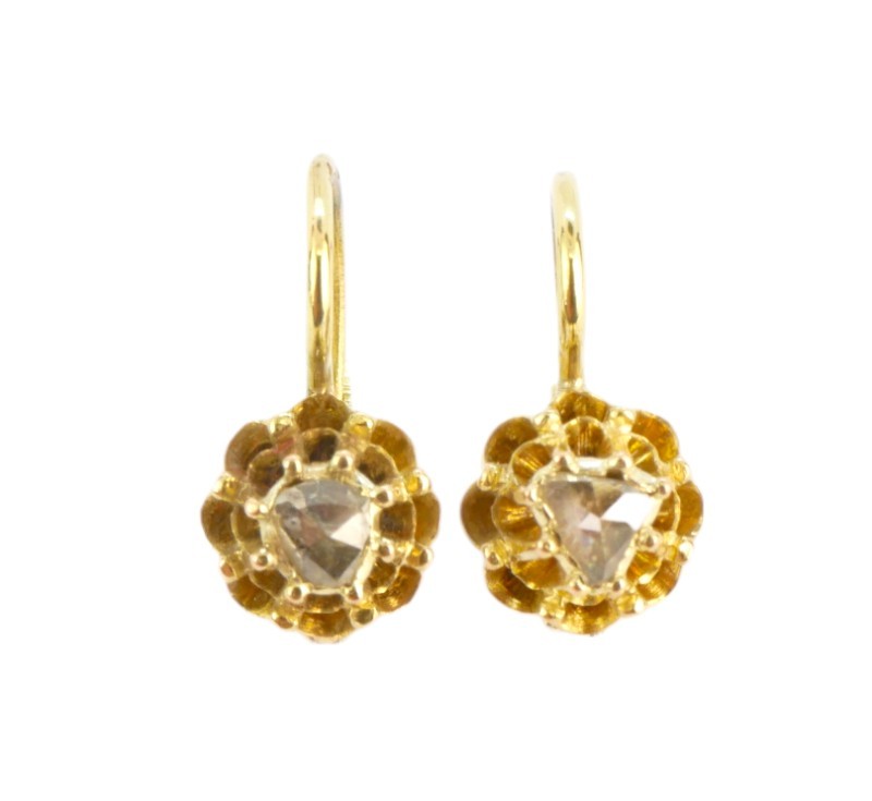 Zlaté náušnice s diamanty